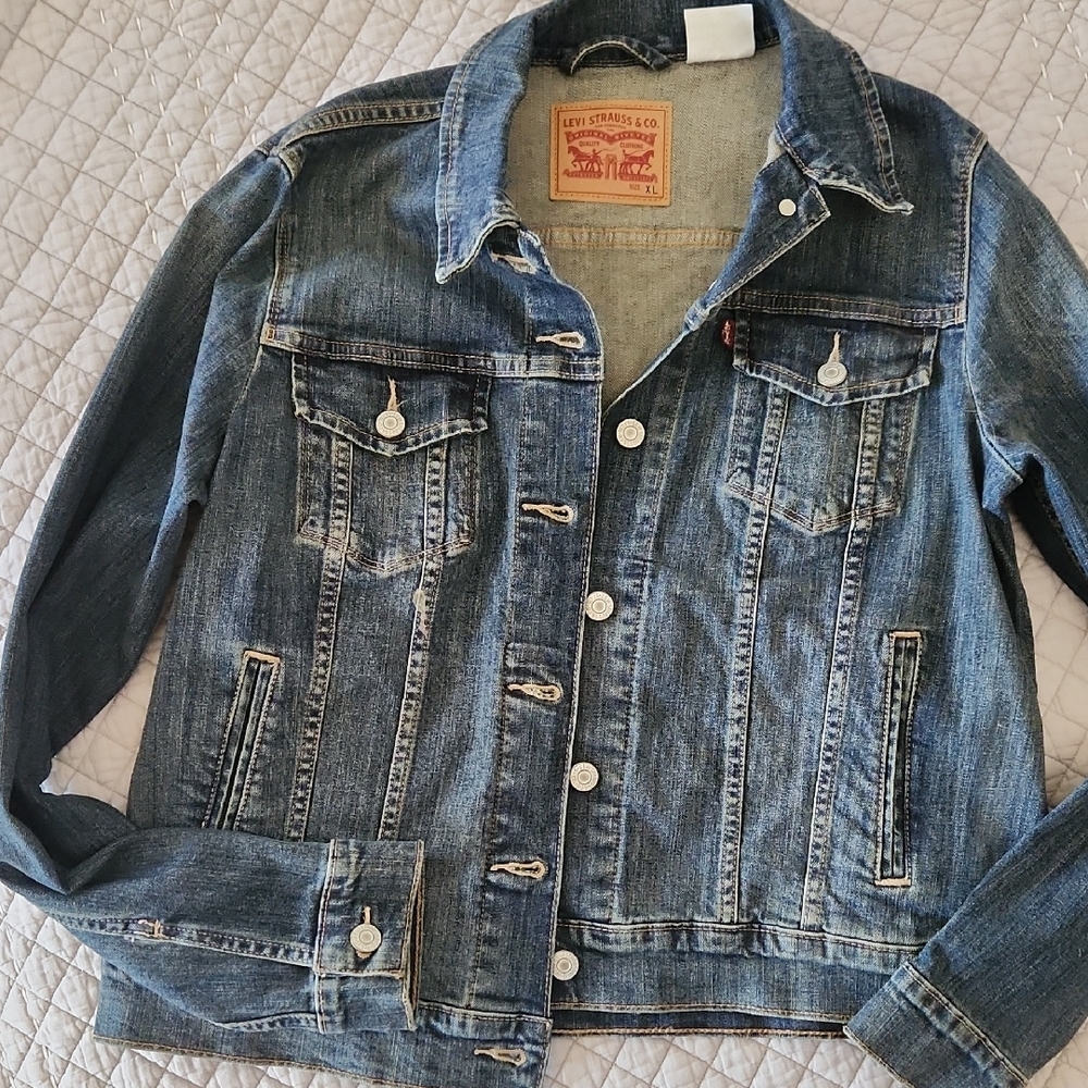 Levi's Blue Denim Jean Jacket Timeless Style